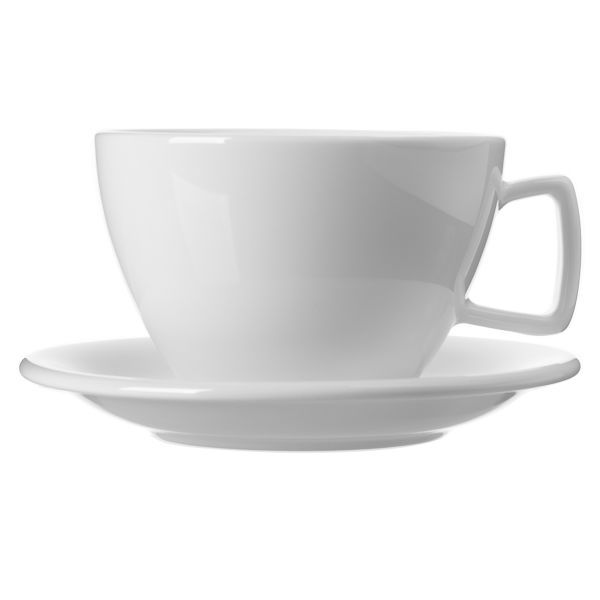 Eine leere, weiße Tasse mit Untertasse steht auf einem weißen Hintergrund. Die Tasse hat eine breite, nach oben hin leicht verjüngende Form und einen Henkel. Die Untertasse ist flach mit einer leichten Vertiefung.