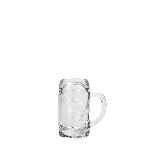 Klarer Glasbierkrug mit Henkel und Noppenmuster, leer und vor weißem Hintergrund.