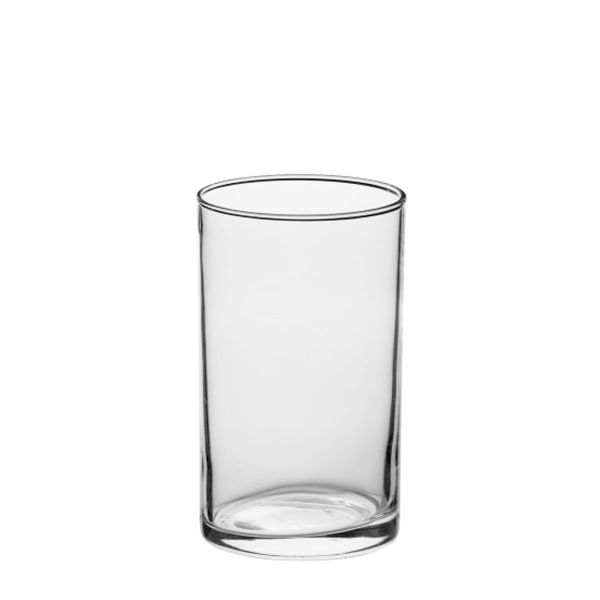Klares, zylindrisches Trinkglas mit leicht verdicktem Boden, leer und vor weißem Hintergrund.