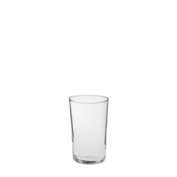 Ein klares, zylindrisches Trinkglas, das sich nach unten hin leicht verjüngt, auf einem weißen Hintergrund.