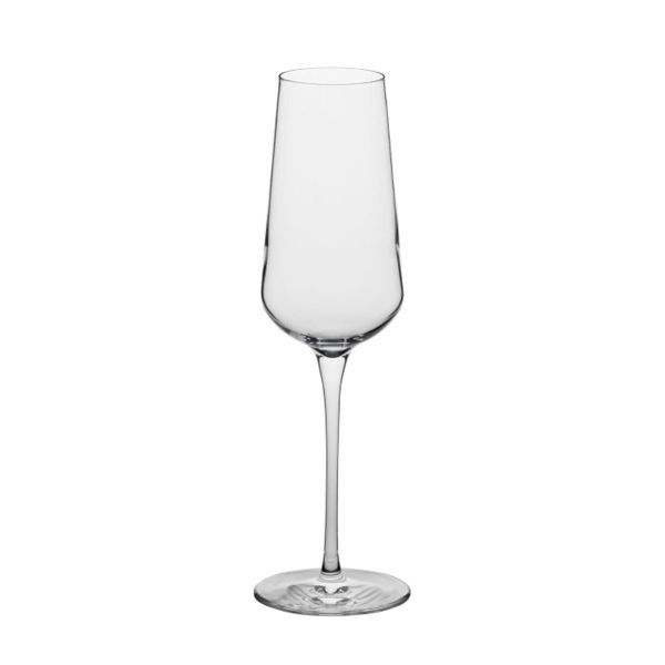 Ein einzelnes, leeres, klares Sektglas mit langem, schlankem Stiel und runder Basis vor einem weißen Hintergrund. Das Glas hat eine tulpenartige Form.