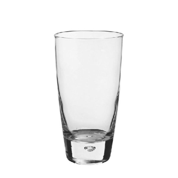 Ein hohes, zylindrisches Longdrinkglas mit einem leicht strukturierten Boden, auf einem weißen Hintergrund.