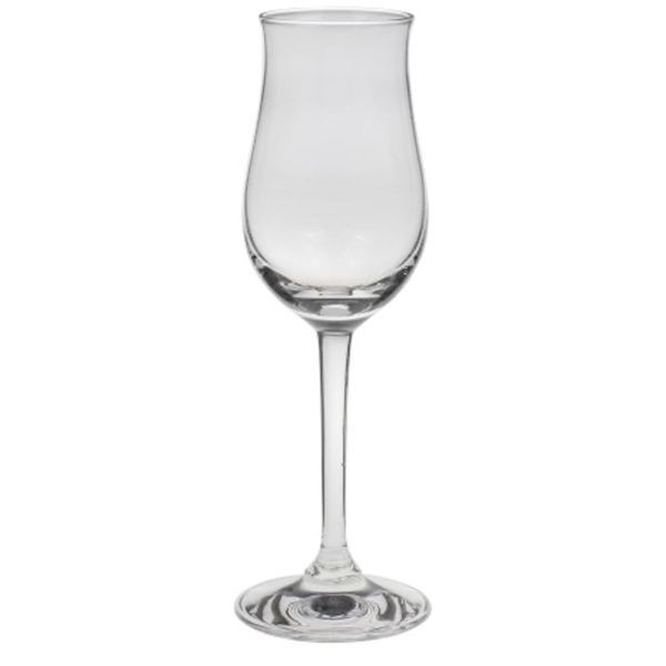 Klares Likörglas auf einem schlanken Stiel mit runder Basis und einem kleinen, sich nach oben öffnenden Kelch, leer und vor weißem Hintergrund.