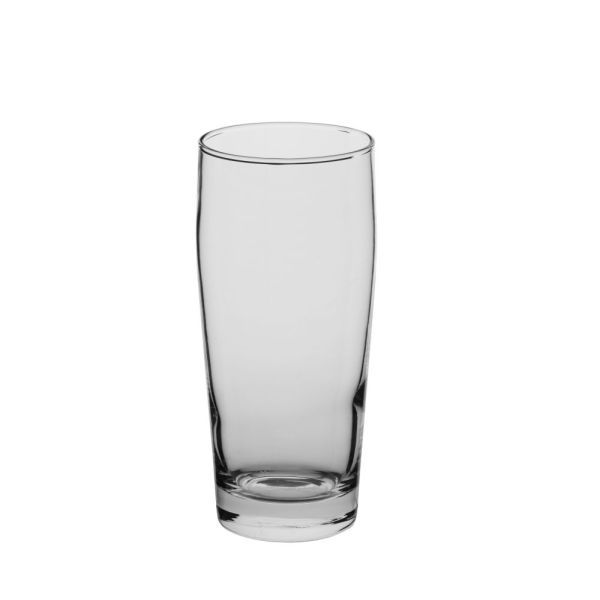 Ein einzelnes, leeres, hohes Trinkglas aus klarem Glas steht auf einem weißen Hintergrund. Das Glas hat eine leicht geschwungene Form und einen stabilen Boden.