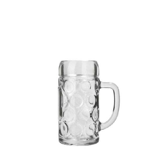 Klarer Glasbierkrug mit Henkel und Noppenmuster, leer und vor weißem Hintergrund.