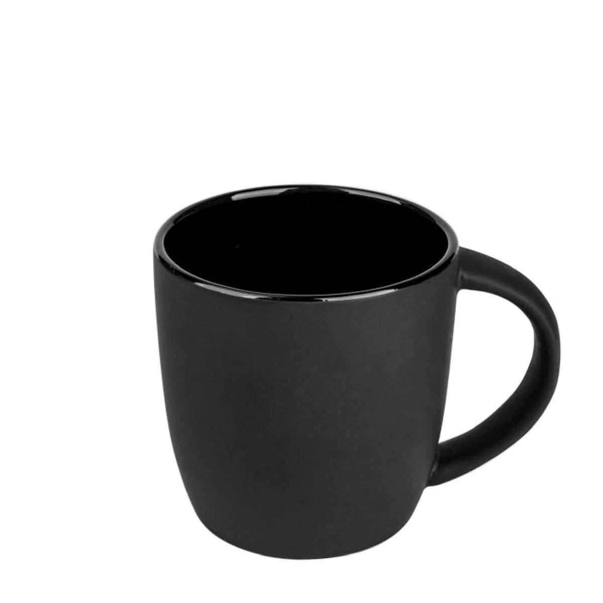 Eine schwarze, matte Tasse mit glänzendem Inneren und einem abgerundeten Henkel an der rechten Seite, auf einem weißen Hintergrund.