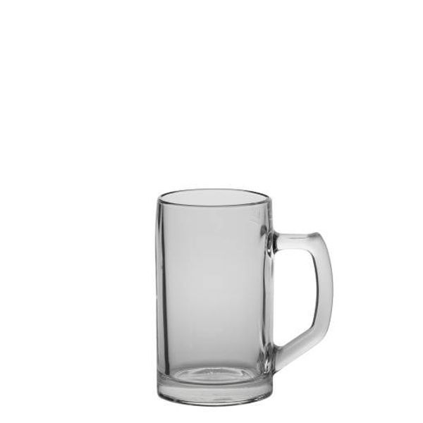 Ein einzelner, leerer Bierkrug aus klarem Glas mit einem Henkel steht auf einem weißen Hintergrund. Der Krug ist zylindrisch mit einer geraden Form.