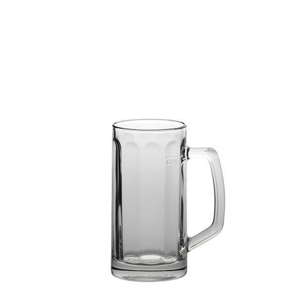 Ein einzelner, leerer Bierkrug aus klarem Glas mit einem Henkel steht auf einem weißen Hintergrund. Der Krug hat vertikale, abgerundete Einkerbungen und eine kleine Füllstandmarkierung '0.2l'.
