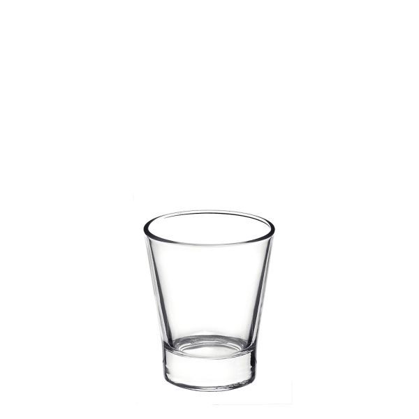 Ein einzelnes, leeres, klares Schnapsglas mit dickerem Boden vor einem weißen Hintergrund. Das Glas hat eine leicht konische Form.