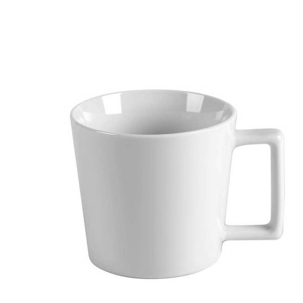 Einzelne, weiße Keramiktasse mit rechteckigem Henkel.