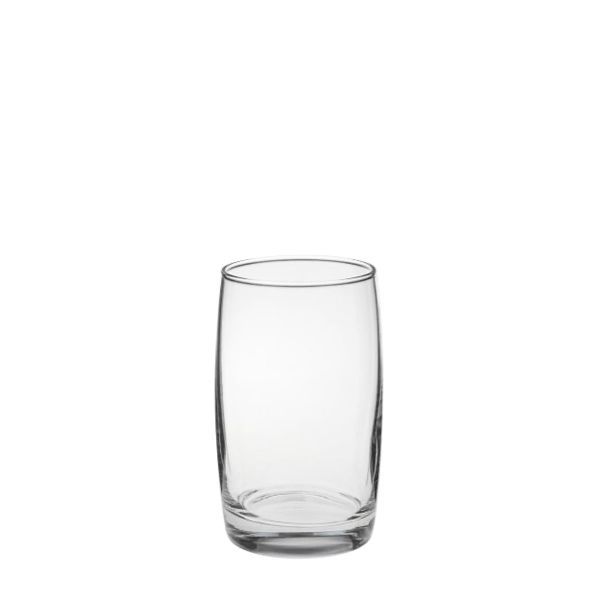Ein einzelnes, leeres, klares Trinkglas mit einer leicht bauchigen Form steht auf einem weißen Hintergrund.
