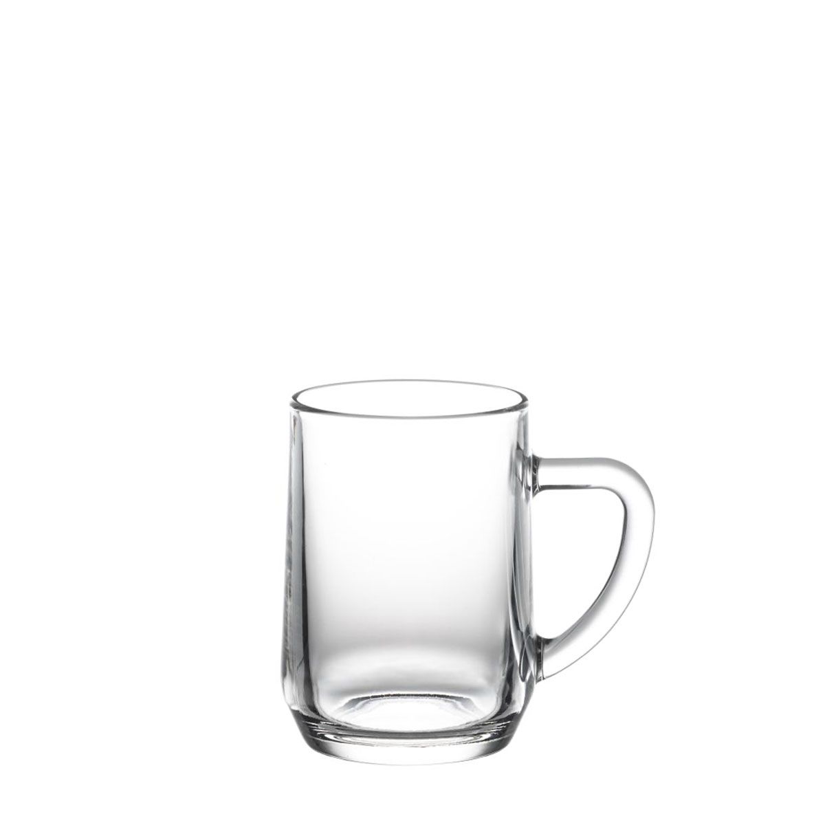 Ein einzelner, leerer Bierkrug aus klarem Glas mit einem Henkel steht auf einem weißen Hintergrund.